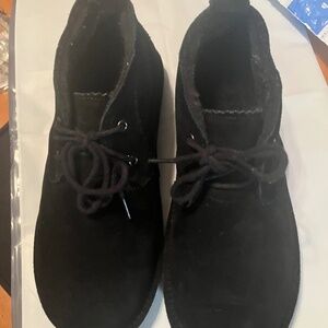 Bearpaw black tie ankle boots size 9